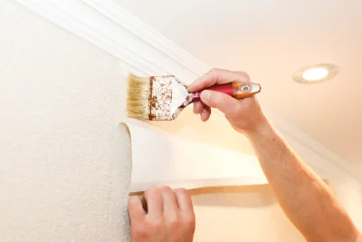 Pose de papier peint à Orglandes — revêtements muraux et toiles de verre